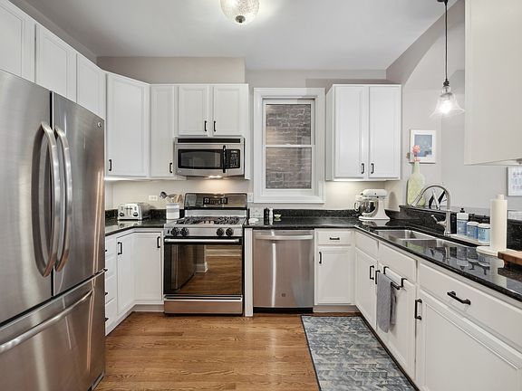 5th image of 643 W Belmont Ave APT 2