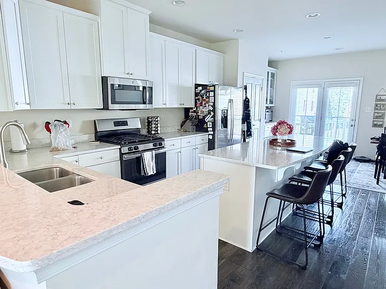 215 Quarry Point Rd — Photo 5