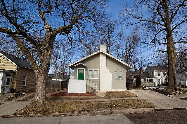 205 W Elm St photo 1