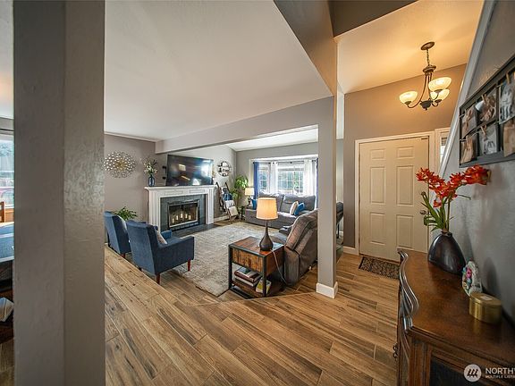 3rd image of 20305 123rd Street Ct E