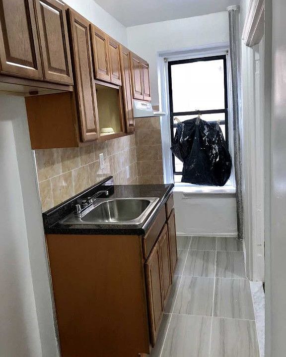 2nd image of 3950 Bronx Blvd APT 1C
