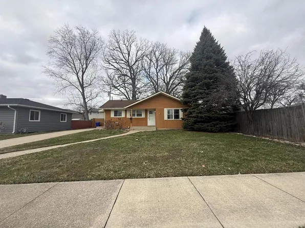 8412 21st AVENUE, Kenosha, WI 53143