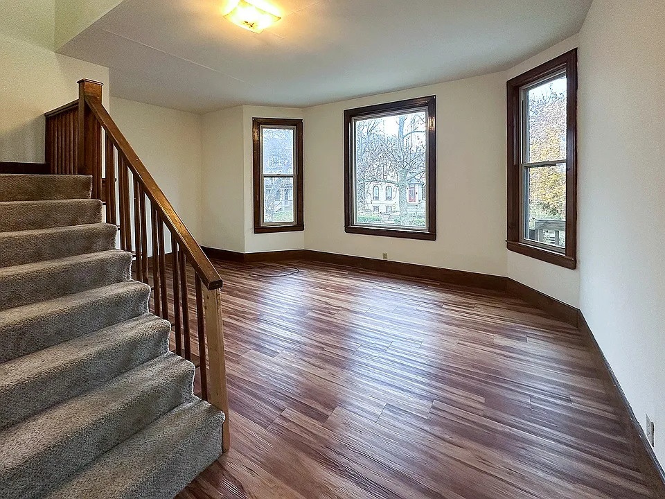 3 Bed / 1 Bath - 1,500 SF - Living Room
