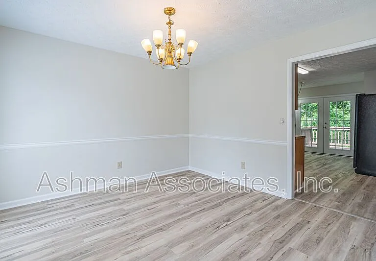 2402 Betsy Ct SW — Photo 7