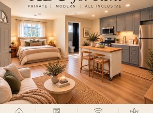 7651 Oak Park Ave, Van Nuys, CA 91406