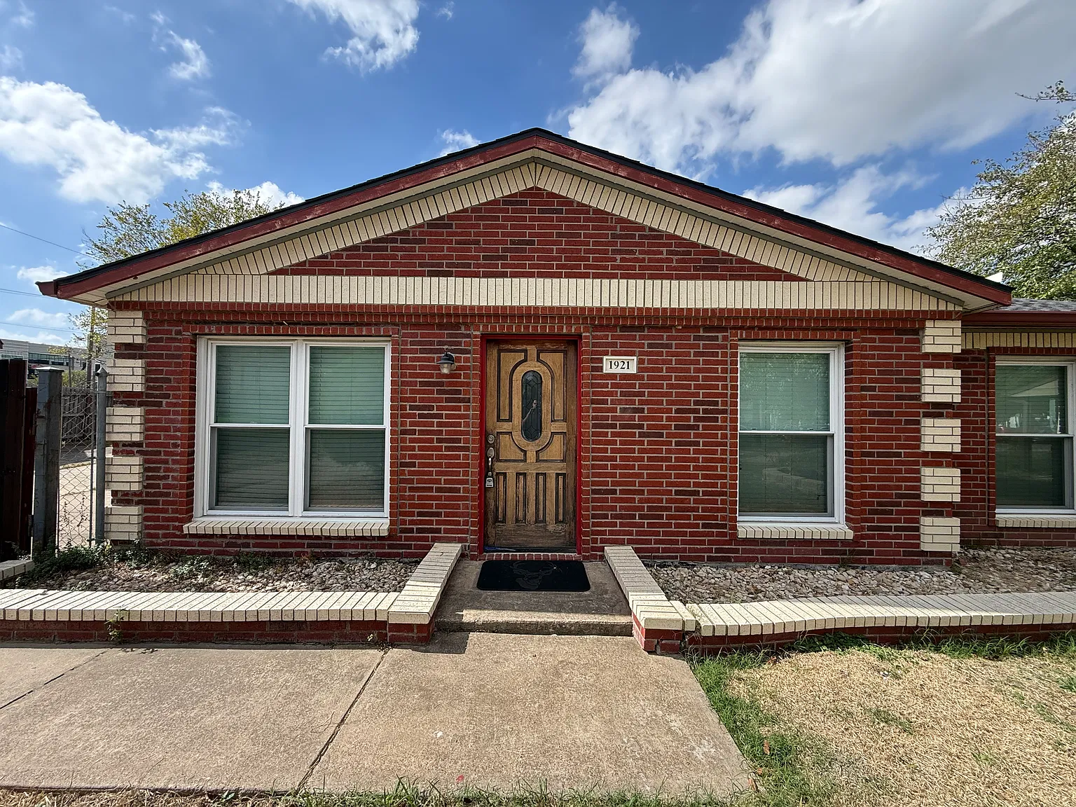 3 bed, 1129 sqft, $2,100 — Photo 4