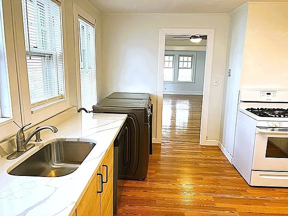 5th image of 29 Cottage St