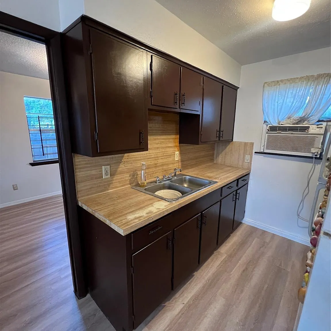 2 bed, 1.0 bath, 2350 sqft, $995 — Photo 4