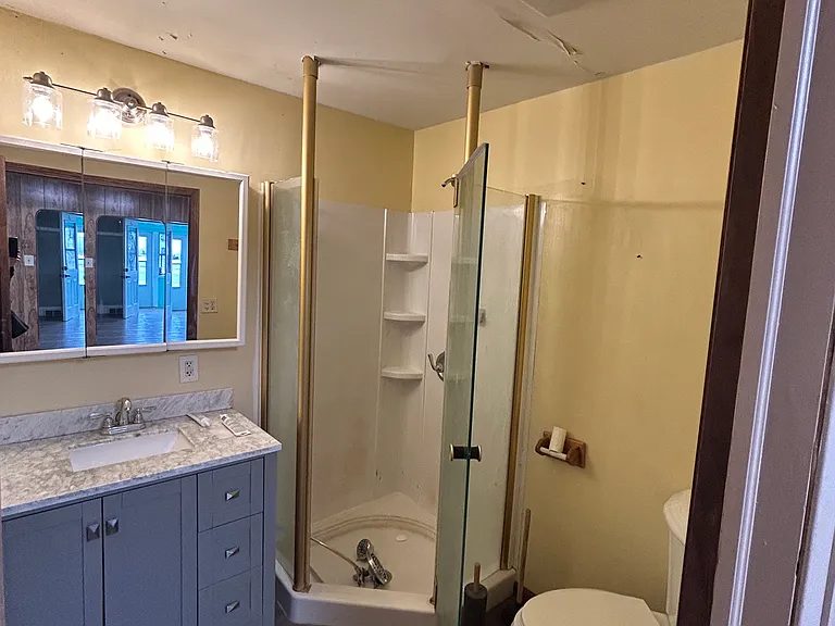 215 S Jackson St — Photo 8