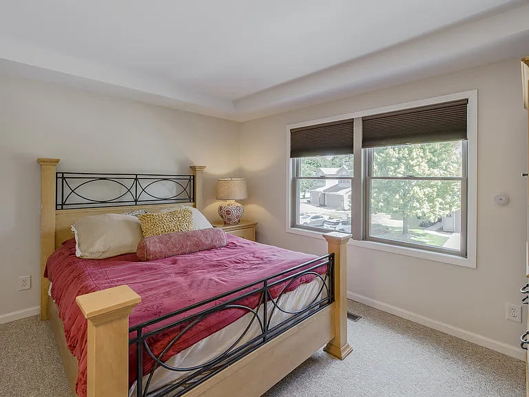 300 Stratford Ln #300 — Photo 41