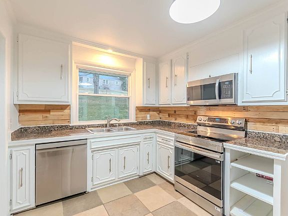 2nd image of 567 Valleywood Dr