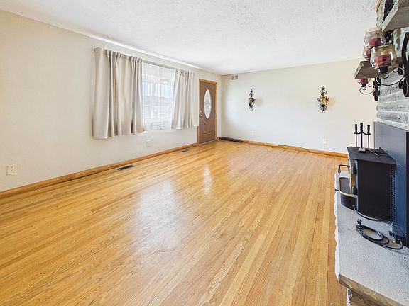 4th image of 707 3rd St E