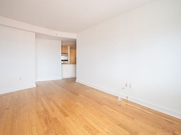 5th image of 153-50 89th Ave #818