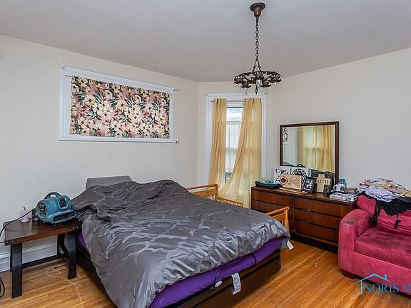 5th image of 2228 Scottwood Ave
