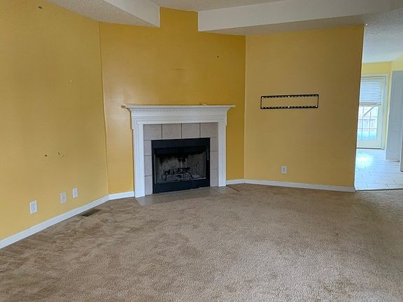 5th image of 398 Paris Dr