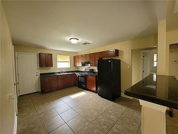 5th image of 4866 Rosemont Pl