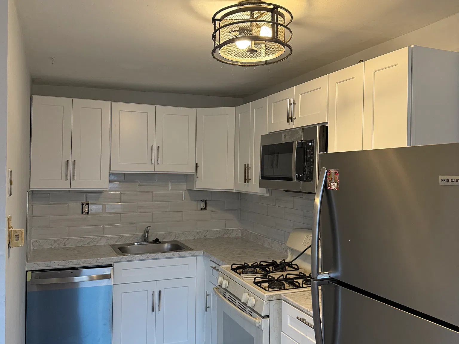 3 bed, 1200 sqft, $1,850 — Photo 4