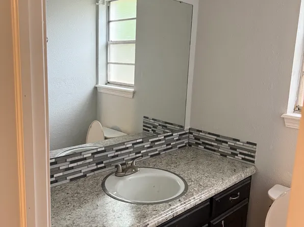 1206 N Walker Dr, Guthrie, OK 73044