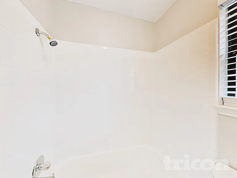 7421 Ridge Rd W — Photo 11