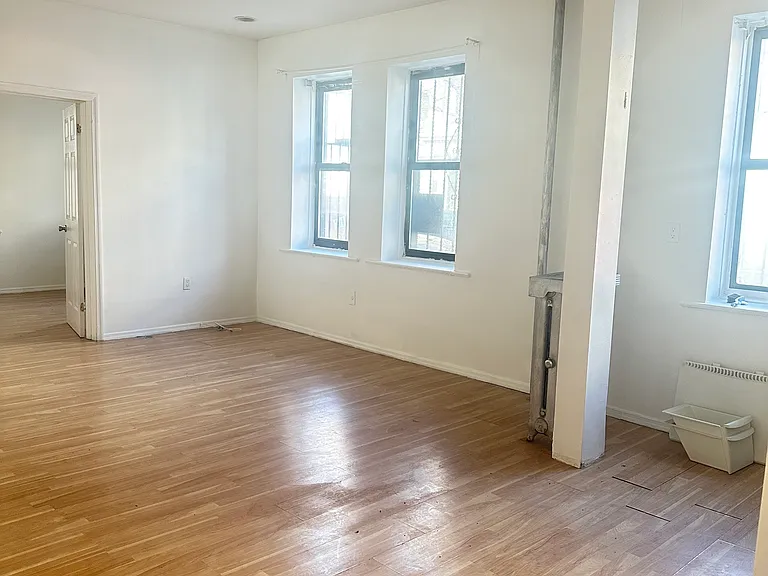 560 Lincoln Pl #A — Photo 2