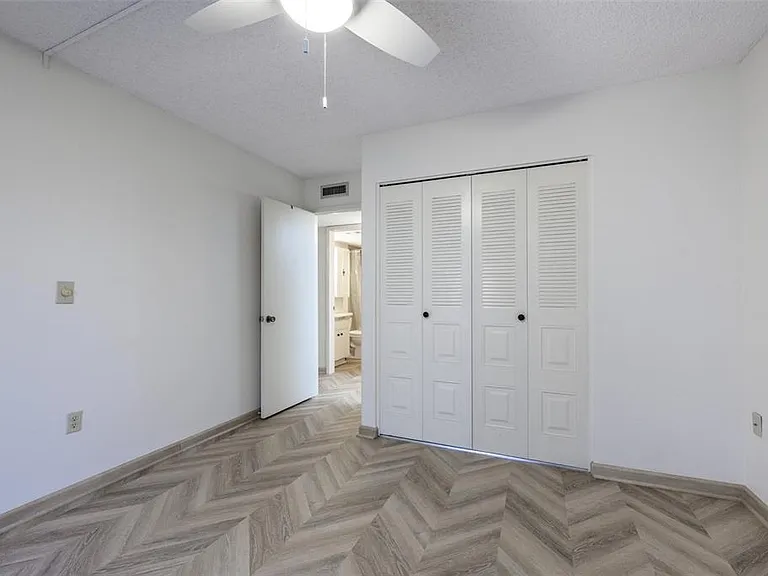2300 Aaron St #114 — Photo 19
