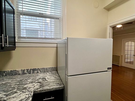 5th image of 625 Powell St #1