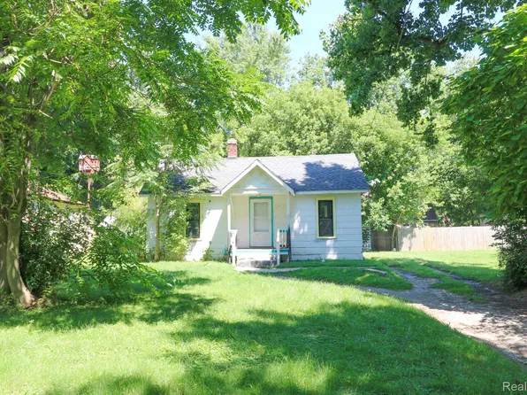 2429 Delaware Ave, Flint, MI 48506