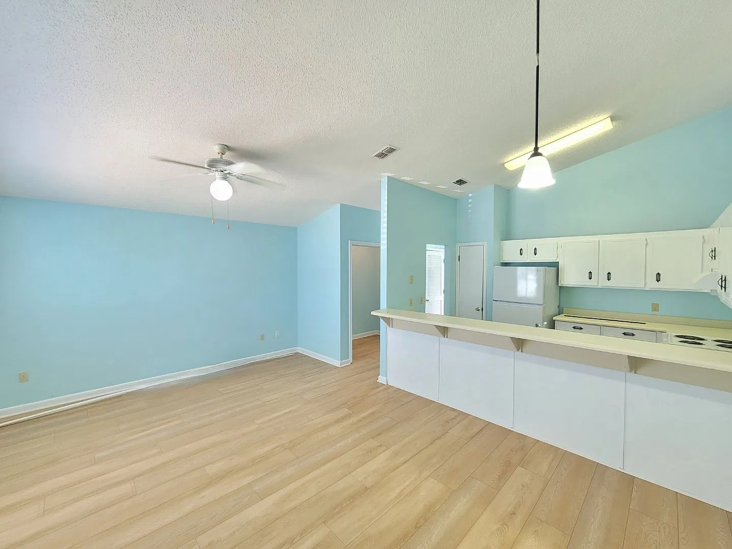 1 Bedroom 1 bath Duplex — Photo 2