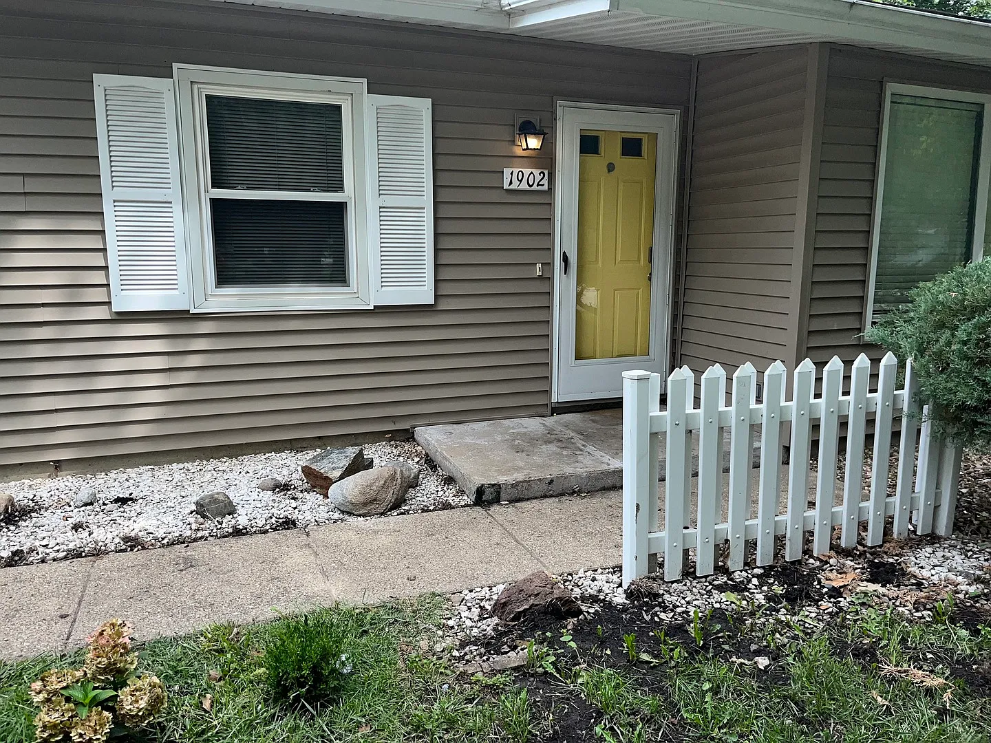 1902 Greendale Dr photo 1
