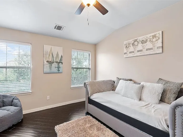 1347 Chase Ln — Photo 8