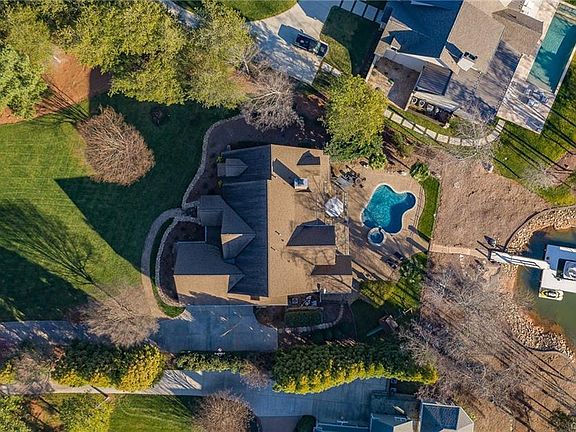 5th image of 103 Tisbury Ct