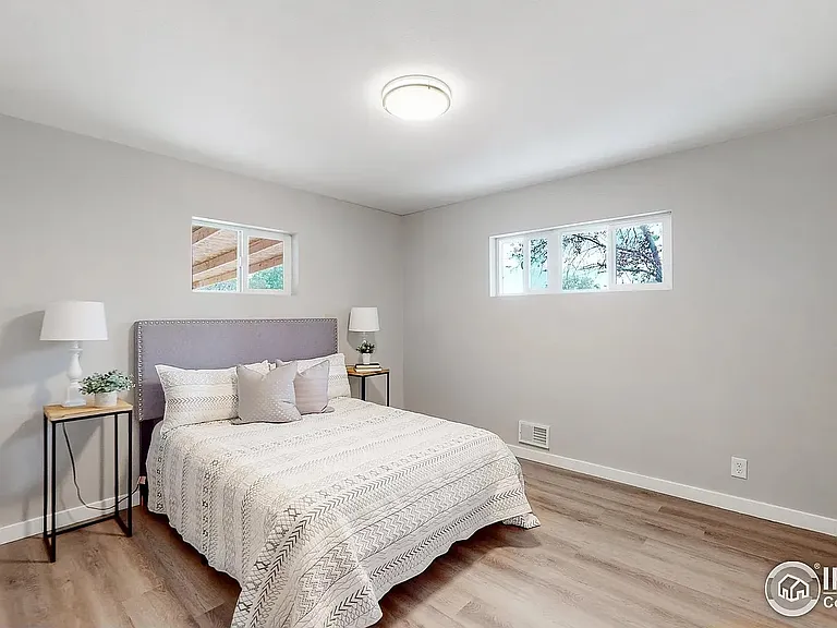 841 W 70th Pl — Photo 6