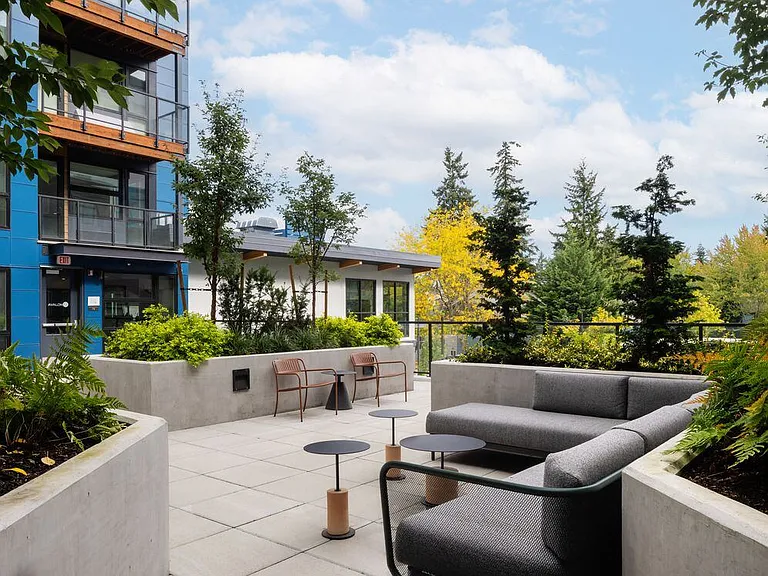 Courtyard with seating area