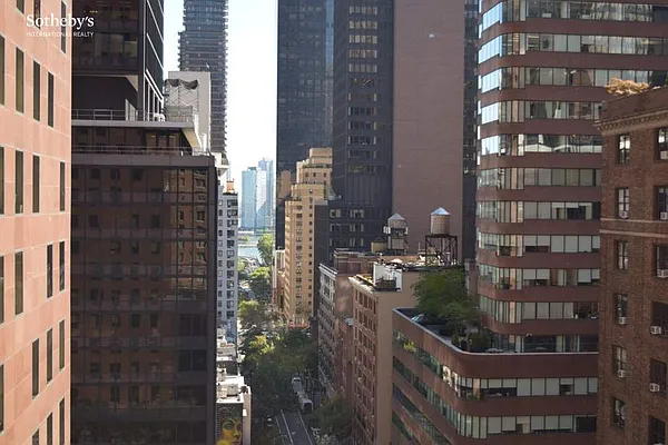 Rented by Sotheby's International Realty | media 12