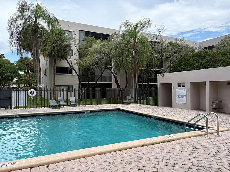 8500 SW 133rd Avenue Rd #422 — Photo 10