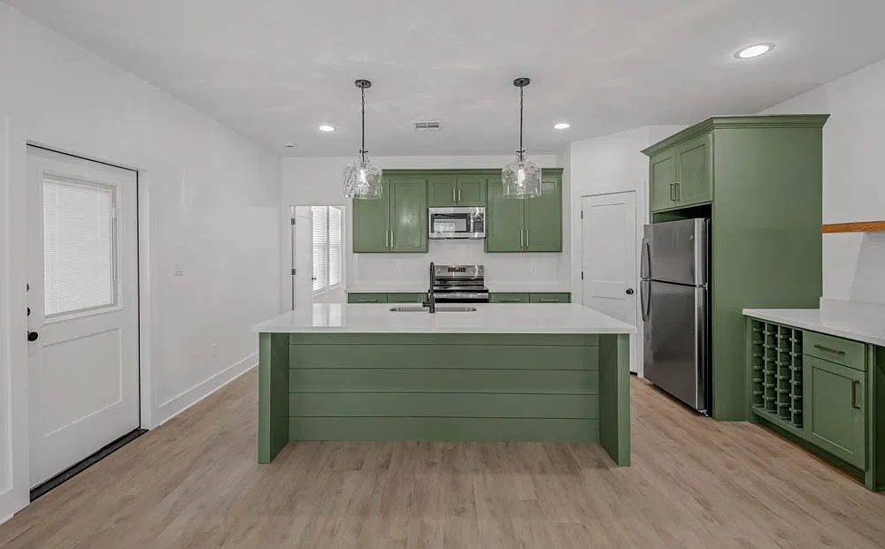 5 bed, 5.5 bath, 2200 sqft, $4,500 — Photo 3