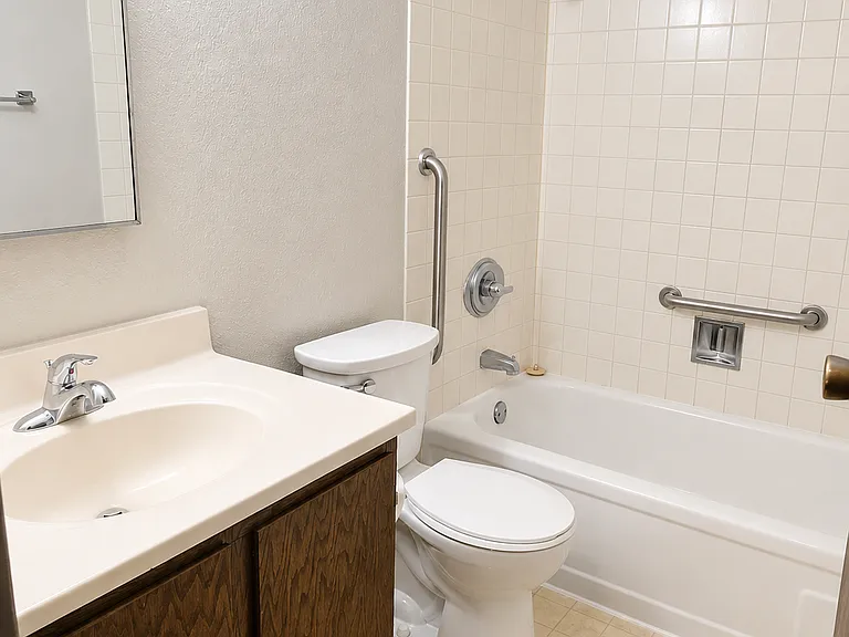 812 Hills Ave #N110 — Photo 6