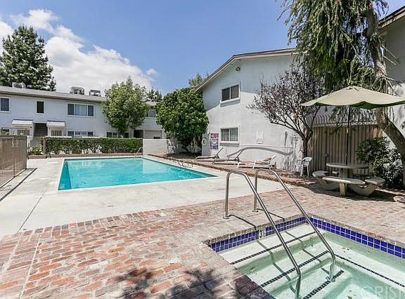 5th image of 18601 Collins St APT D29