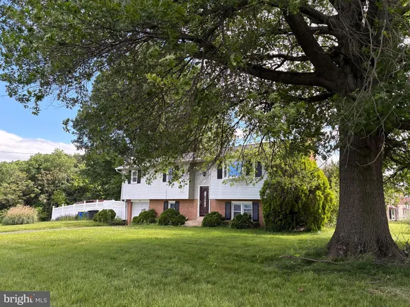 479 Sue Dr, Hummelstown, PA 17036