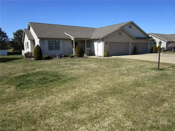 618 Spruce Ln NW, Strasburg, OH 44680