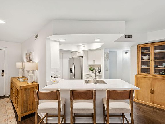 3rd image of 407 Yacht Harbor Ct