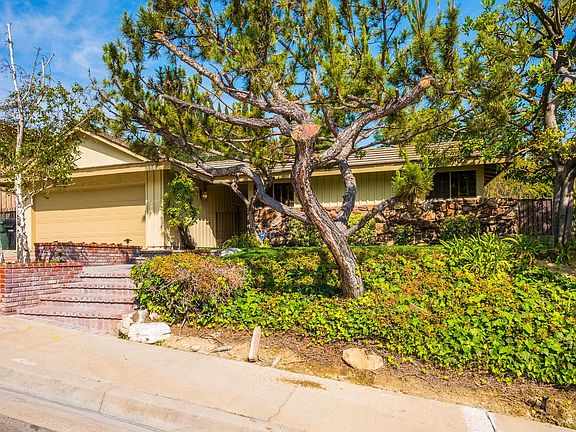 2nd image of 860 Crest Vista Dr
