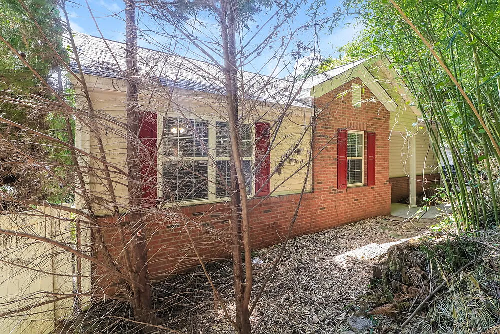 3 bed, 2.0 bath, 1118 sqft, $1,810 — Photo 3
