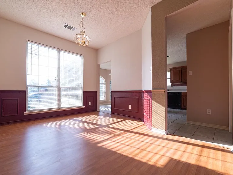 3404 Almond Ln — Photo 3