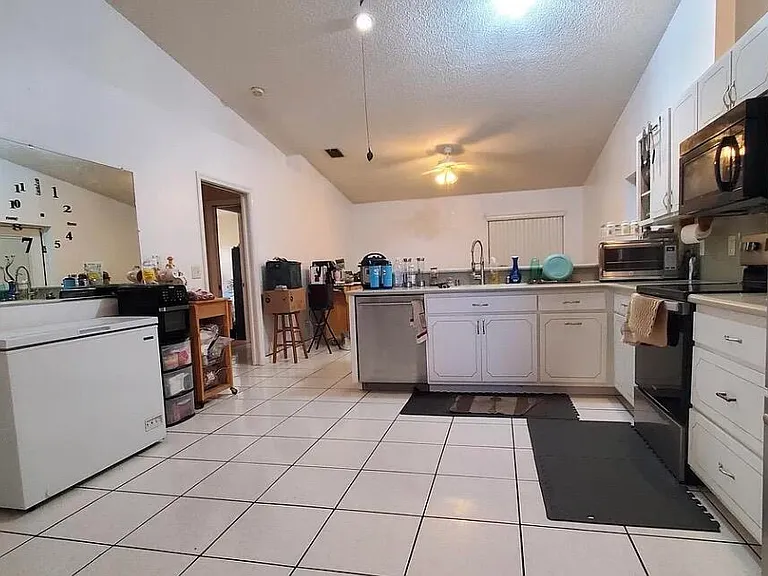 3004 Suntan Ct SE — Photo 5