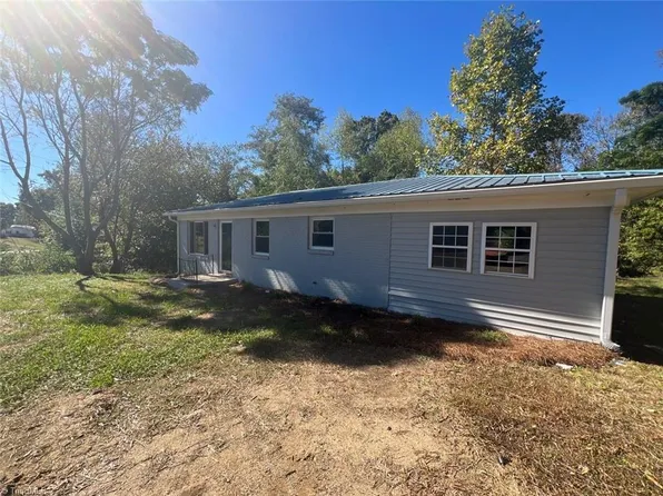 3845 Fuller Mill Rd N, Thomasville, NC 27360