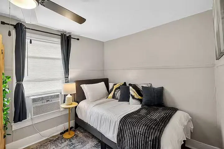 1401 Collier St — Photo 15