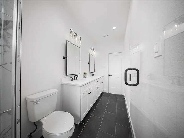 1120 Hogan St — Photo 15