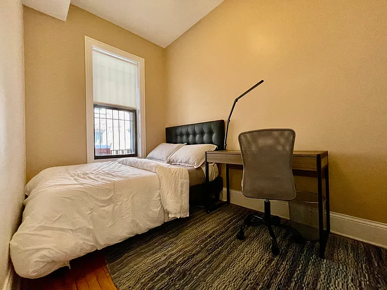 1506 W Polk St #1ZR — Photo 15