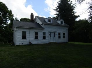 8 Emerson St, Mendon, MA 01756